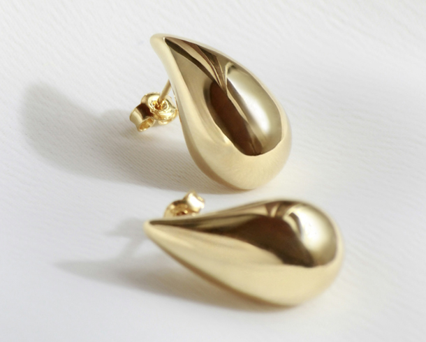 After: Gold Accessory Retouching