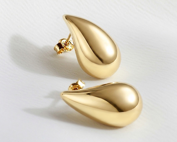 After: Gold Accessory Retouching