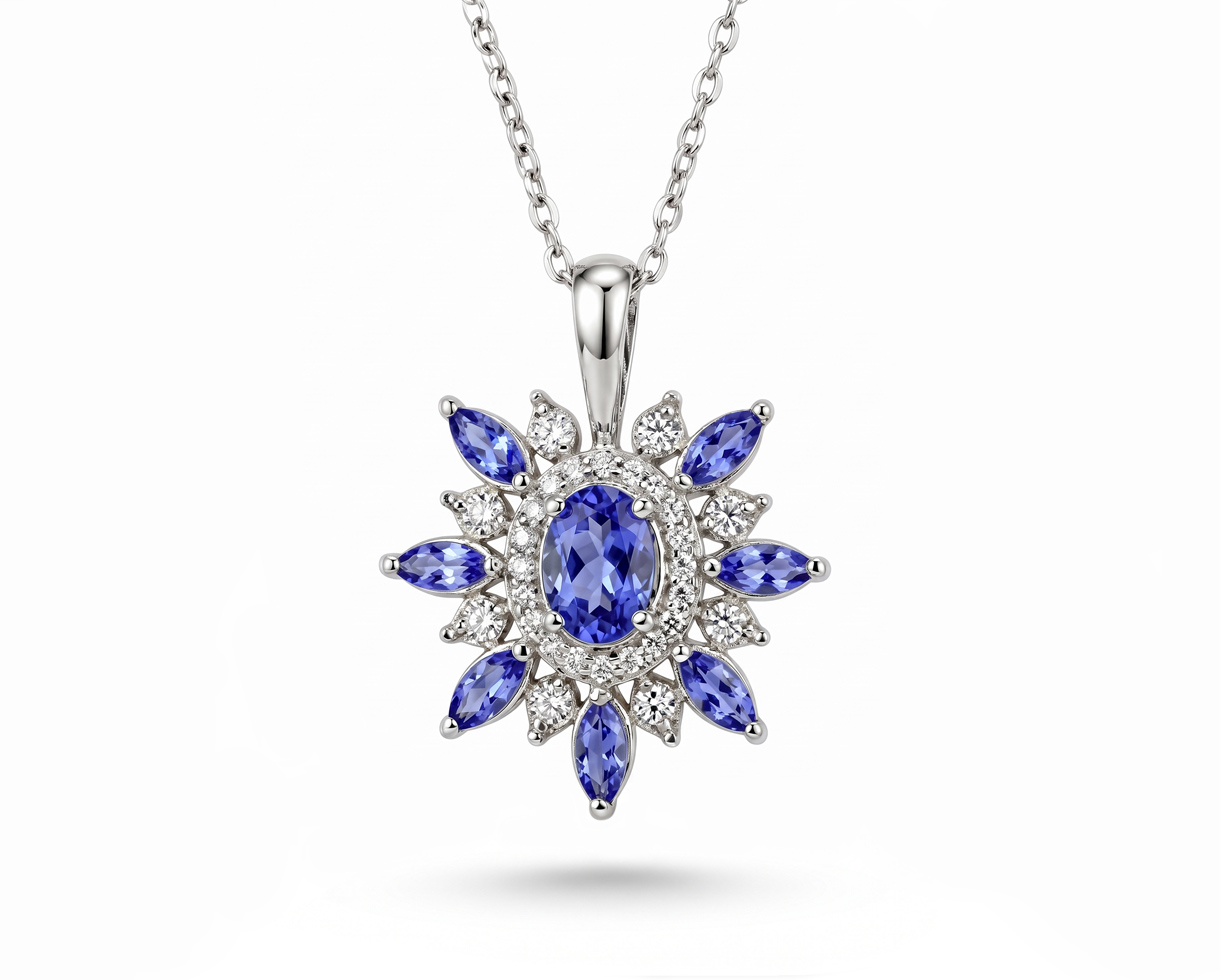 Jewelry Photo Editing – After example: Fine Jewelry Necklace Retouching