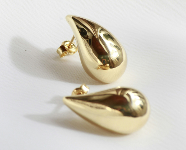 Before: Gold Accessory Retouching