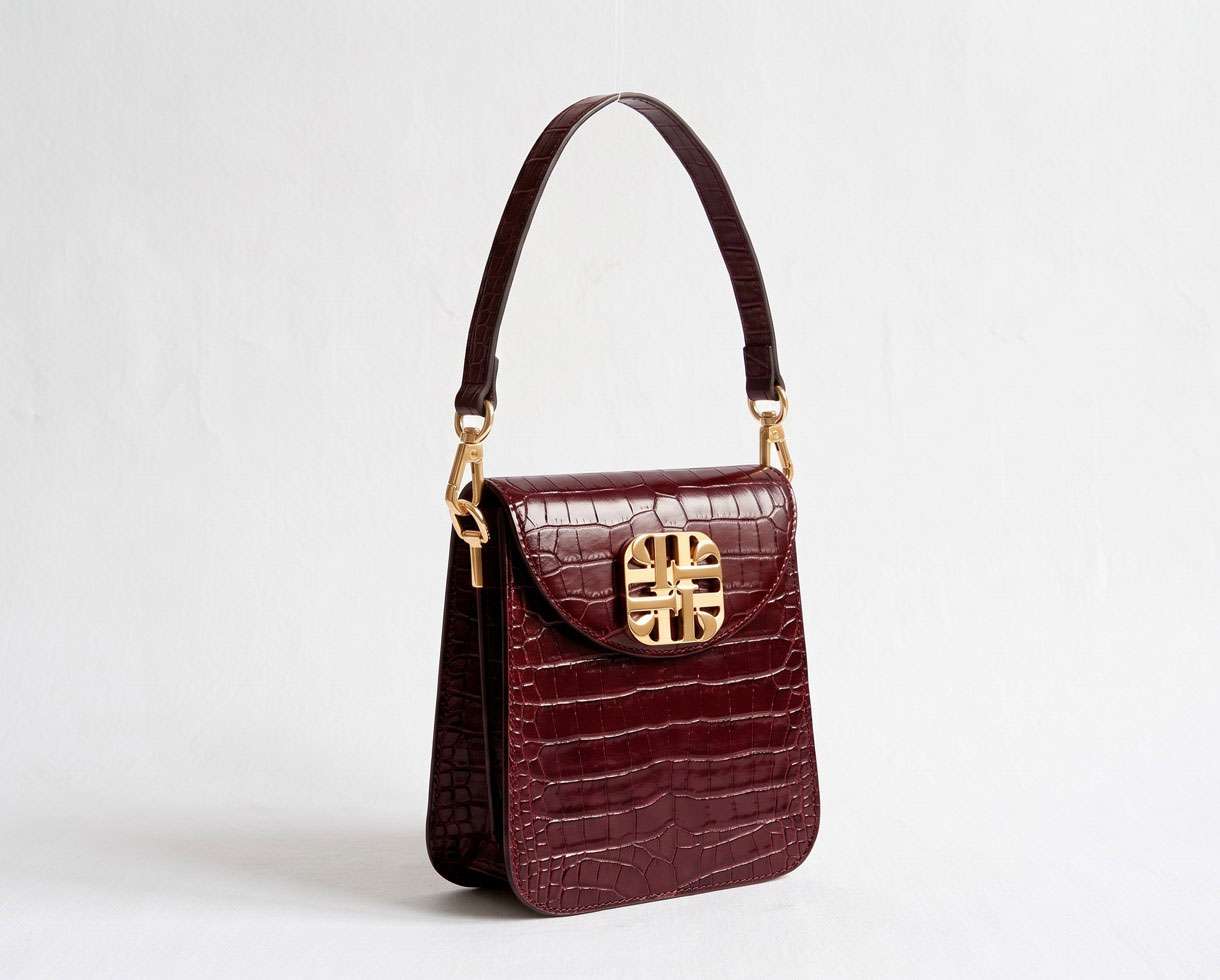 Product Photo Retouching – Before example: Leather Handbag Retouching