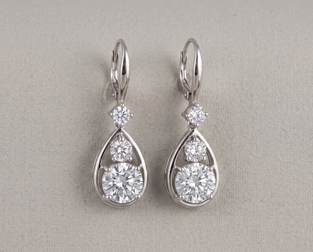 Jewelry Photo Editing – Before example: Diamond Drop Earring Retouching Pro