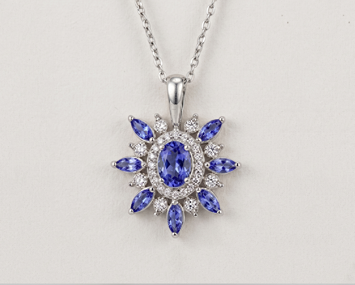 Jewelry Photo Editing – Before example: Fine Jewelry Necklace Retouching
